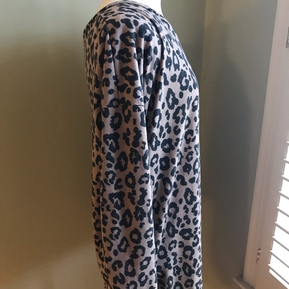 EUC Sweet Lovely bu Jen Animal Print Tunic with pockets - Picture 2 of 4